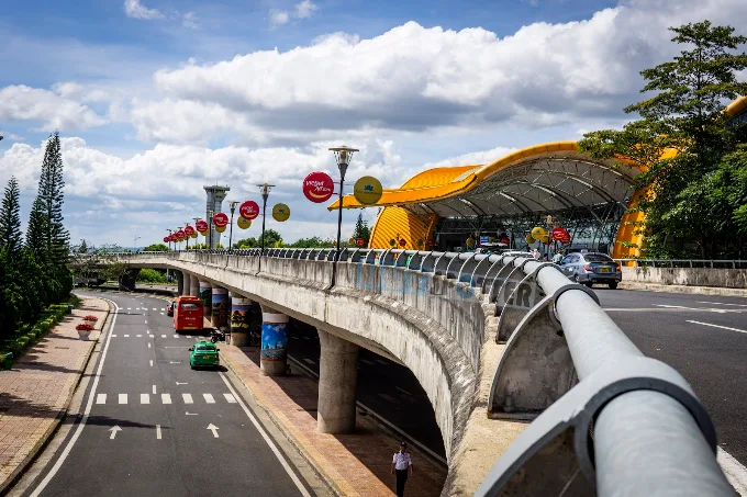 Dịch vụ taxi đón khách tại bãi xe Sân bay Liên Khương Dịch vụ taxi đón khách tại bãi xe Sân bay Liên Khương