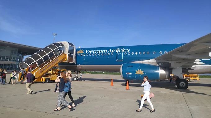 Thành Linh Travel đón khách tại sảnh Sân bay Liên Khương Thành Linh Travel đón khách tại sảnh Sân bay Liên Khương