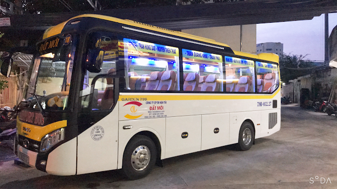 Dòng xe buýt Đất Mới 16 - 29 chỗ hiện đại chạy tuyến sân bay Cam Ranh ↔ Nha Trang.